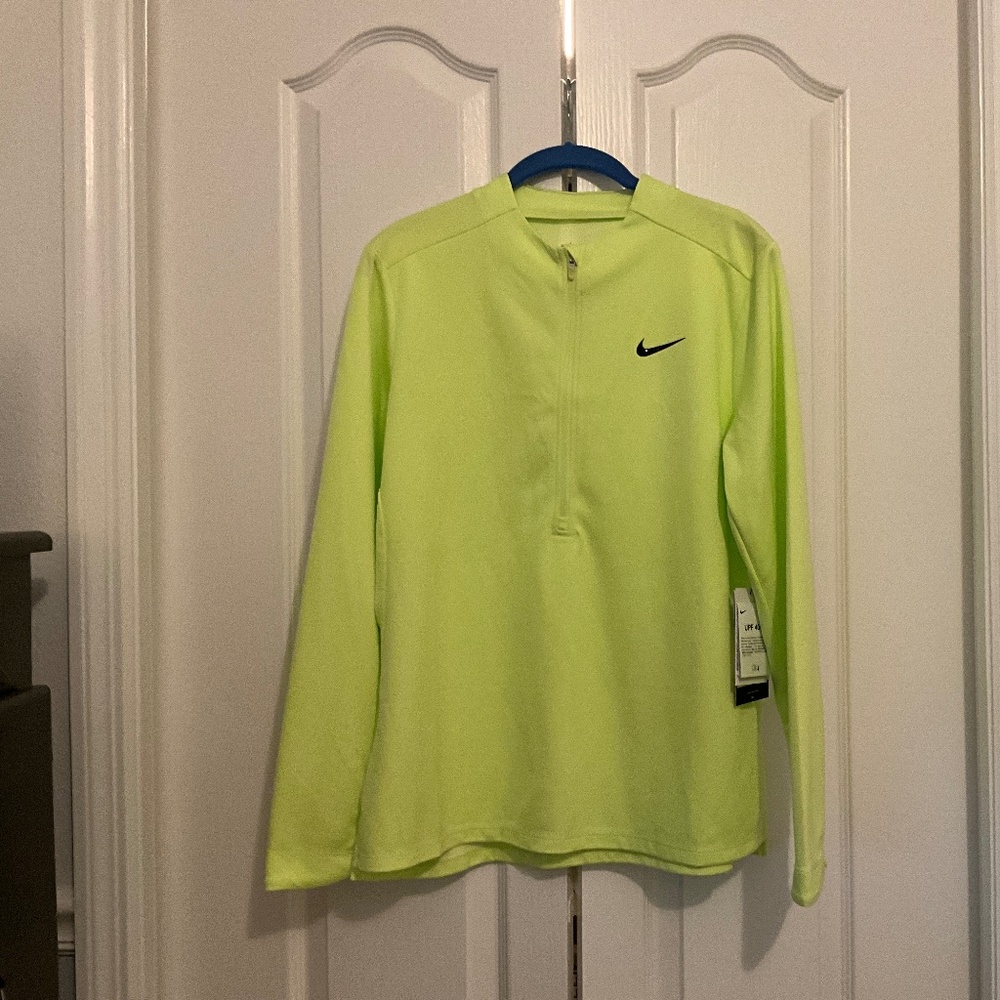 Nike dri fit UPF 40+ NWT golf shirt medium (retail $85)
